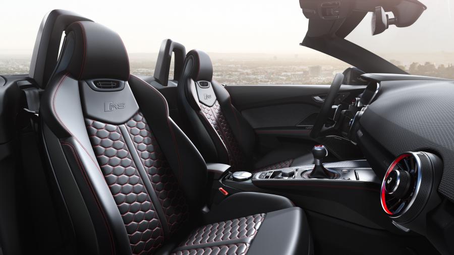 Интерьер Audi TT RS Roadster (8S) 2019 года  (WW) (фото 16 из 25)